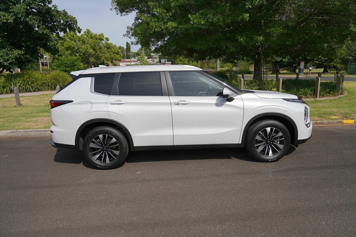 2025 Mitsubishi Outlander LS ZM