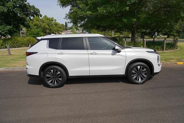 2025 Mitsubishi Outlander LS ZM