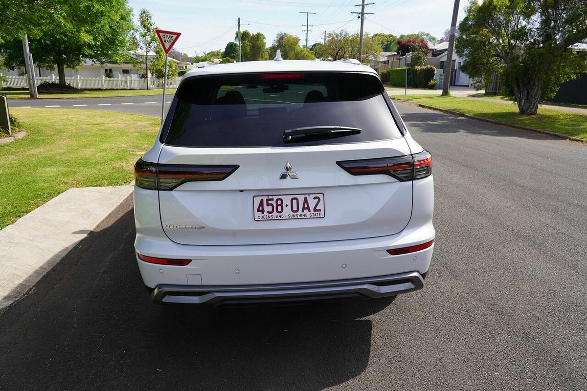 2025 Mitsubishi Outlander LS ZM