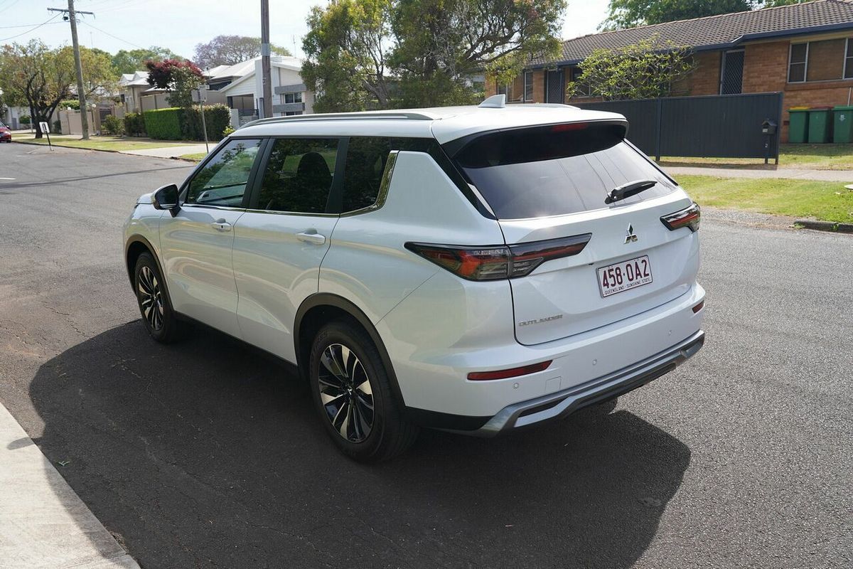 2025 Mitsubishi Outlander LS ZM