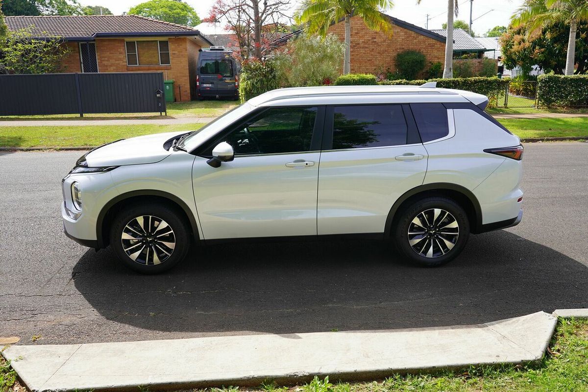 2025 Mitsubishi Outlander LS ZM