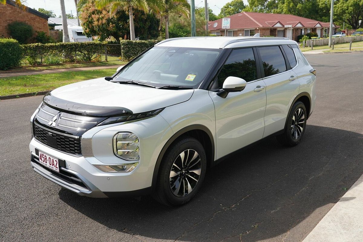 2025 Mitsubishi Outlander LS ZM