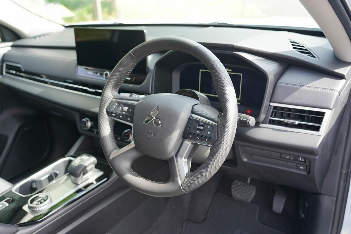 2025 Mitsubishi Outlander LS ZM
