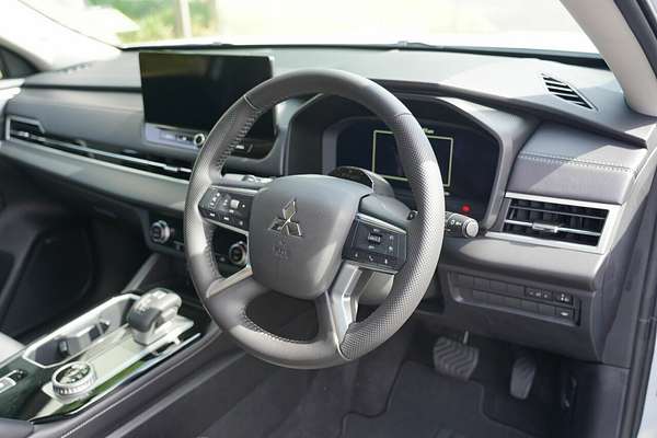 2025 Mitsubishi Outlander LS ZM