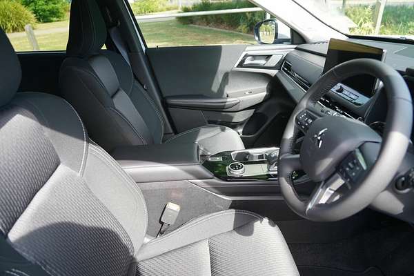 2025 Mitsubishi Outlander LS ZM