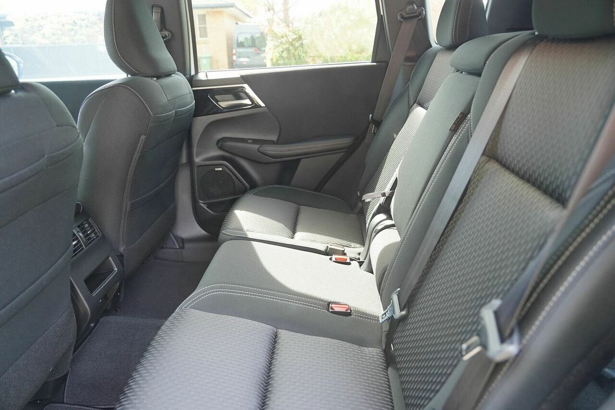 2025 Mitsubishi Outlander LS ZM