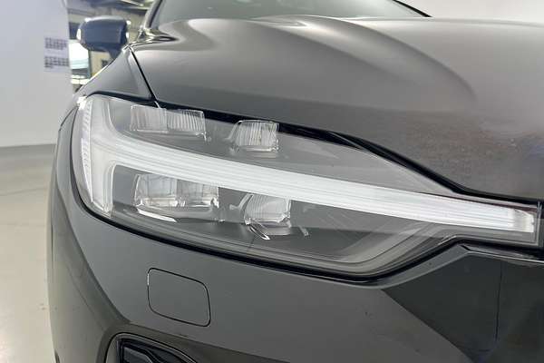 2021 Volvo XC60 T6 R-Design