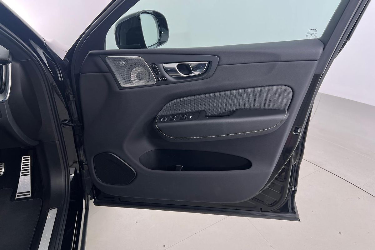 2021 Volvo XC60 T6 R-Design