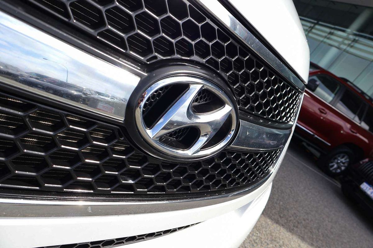 2012 Hyundai iMax TQ-W