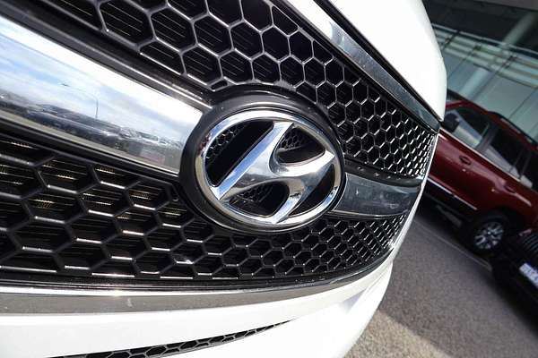 2012 Hyundai iMax TQ-W