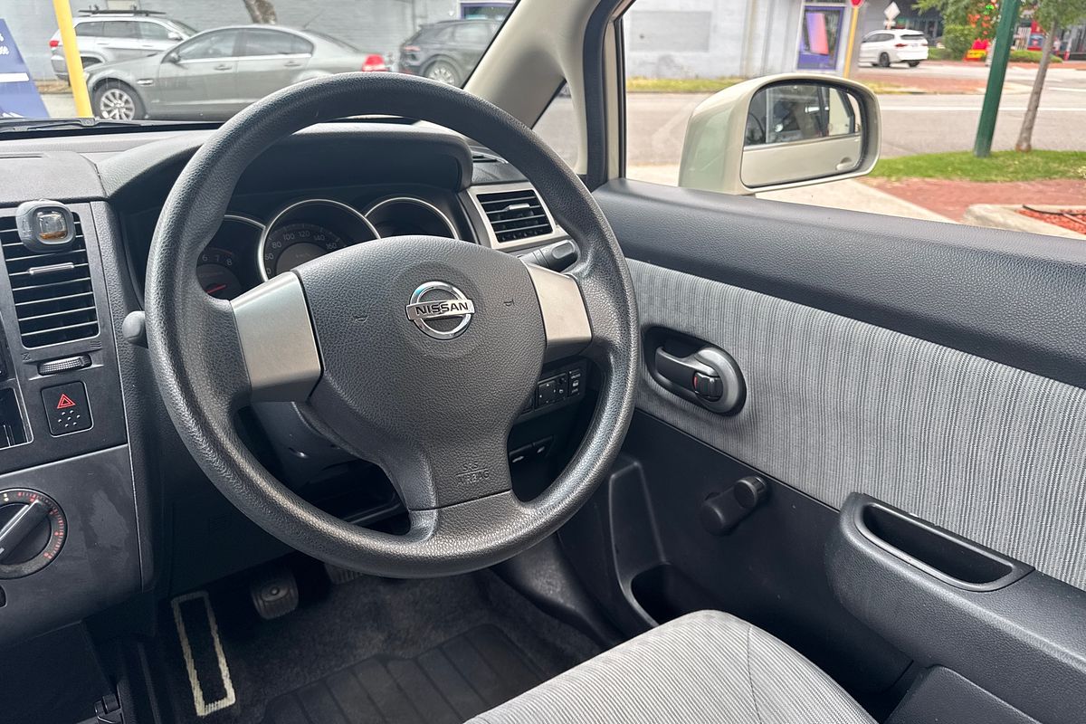 2008 Nissan Tiida ST C11