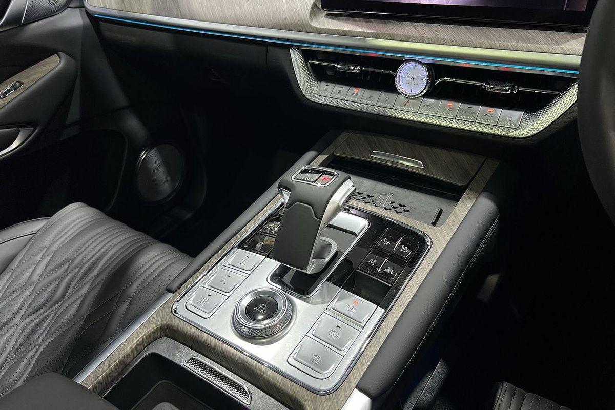 2025 GWM Tank 500 Ultra Hi4-T PHEV P03