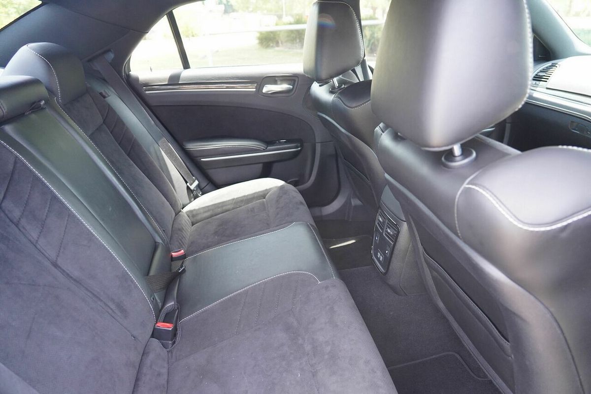 2018 Chrysler 300 SRT Core LX