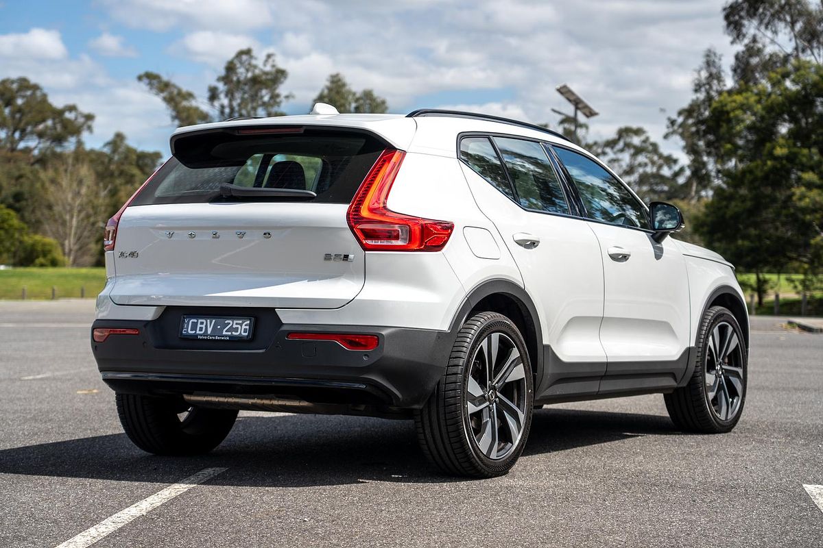2022 Volvo XC40 Ultimate B5 Dark