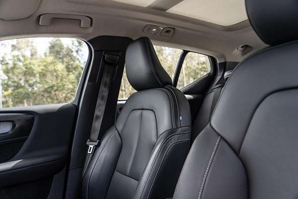 2022 Volvo XC40 Ultimate B5 Dark