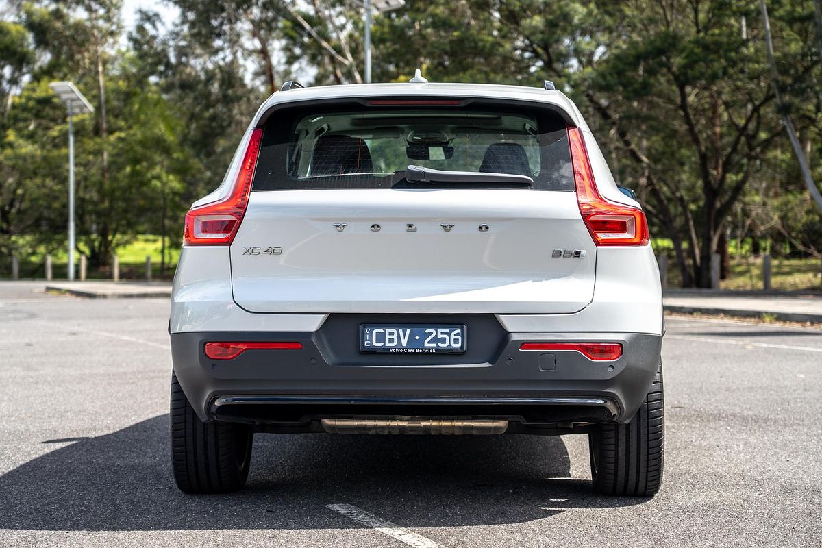 2022 Volvo XC40 Ultimate B5 Dark