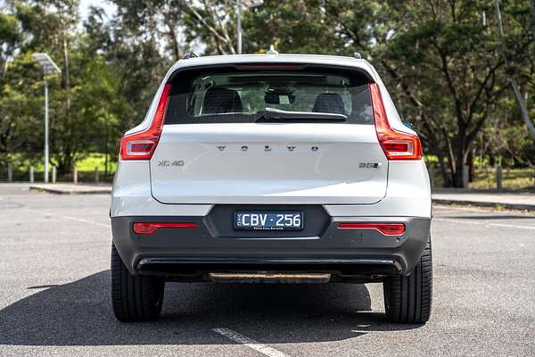 2022 Volvo XC40 Ultimate B5 Dark