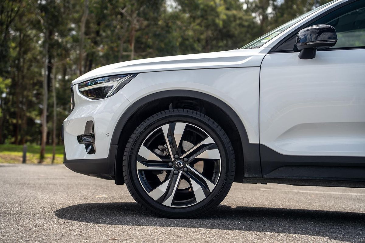 2022 Volvo XC40 Ultimate B5 Dark
