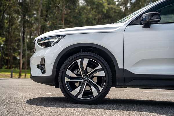 2022 Volvo XC40 Ultimate B5 Dark