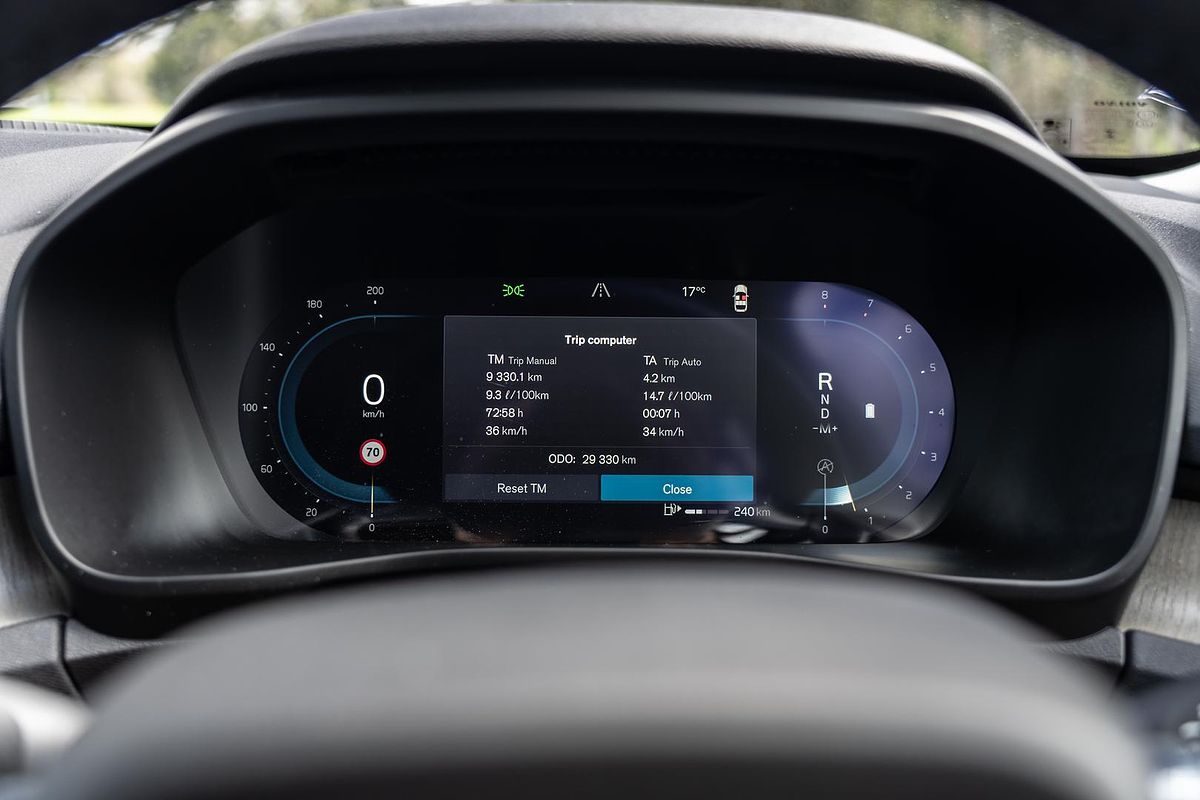 2022 Volvo XC40 Ultimate B5 Dark