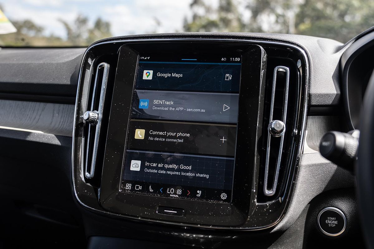2022 Volvo XC40 Ultimate B5 Dark