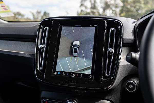 2022 Volvo XC40 Ultimate B5 Dark