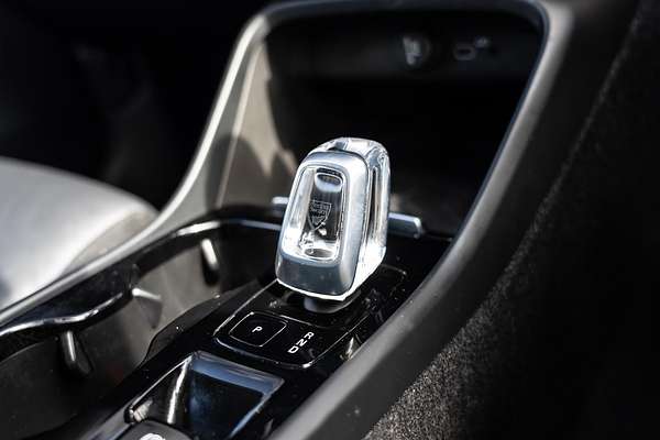 2022 Volvo XC40 Ultimate B5 Dark