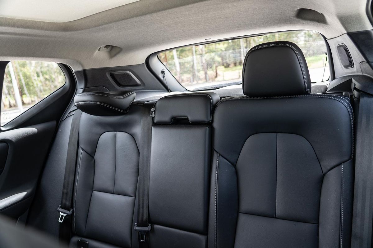 2022 Volvo XC40 Ultimate B5 Dark