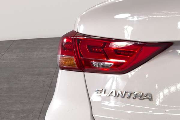 2017 Hyundai Elantra SR Turbo AD