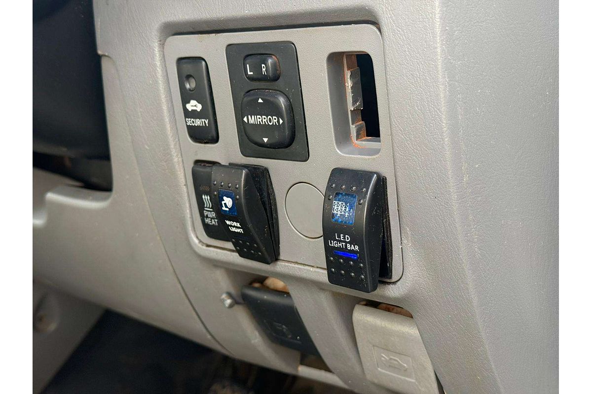 2010 Toyota Hilux SR KUN26R 4X4