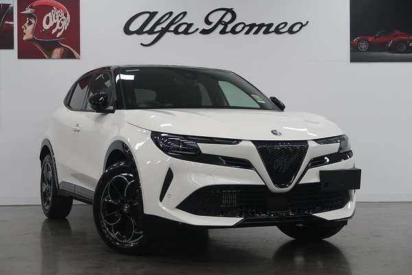 2025 Alfa Romeo Junior Ibrida