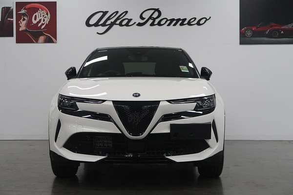 2025 Alfa Romeo Junior Ibrida