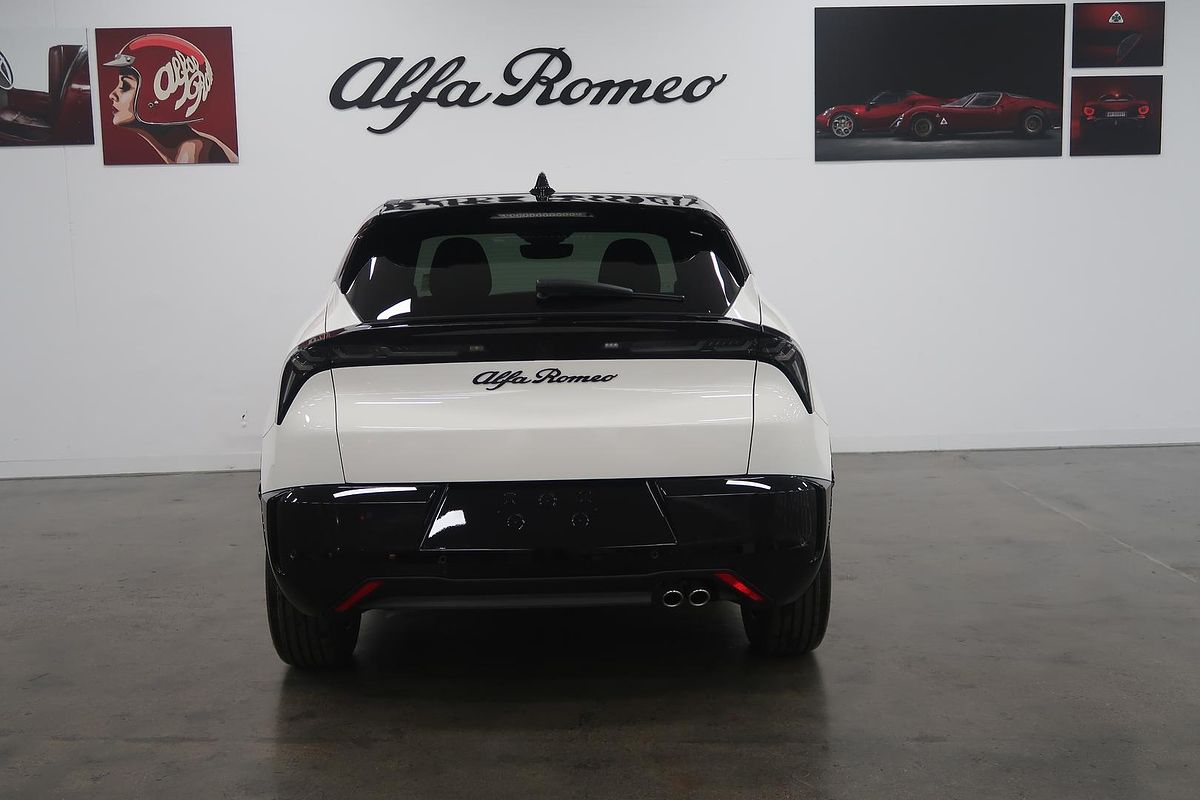 2025 Alfa Romeo Junior Ibrida