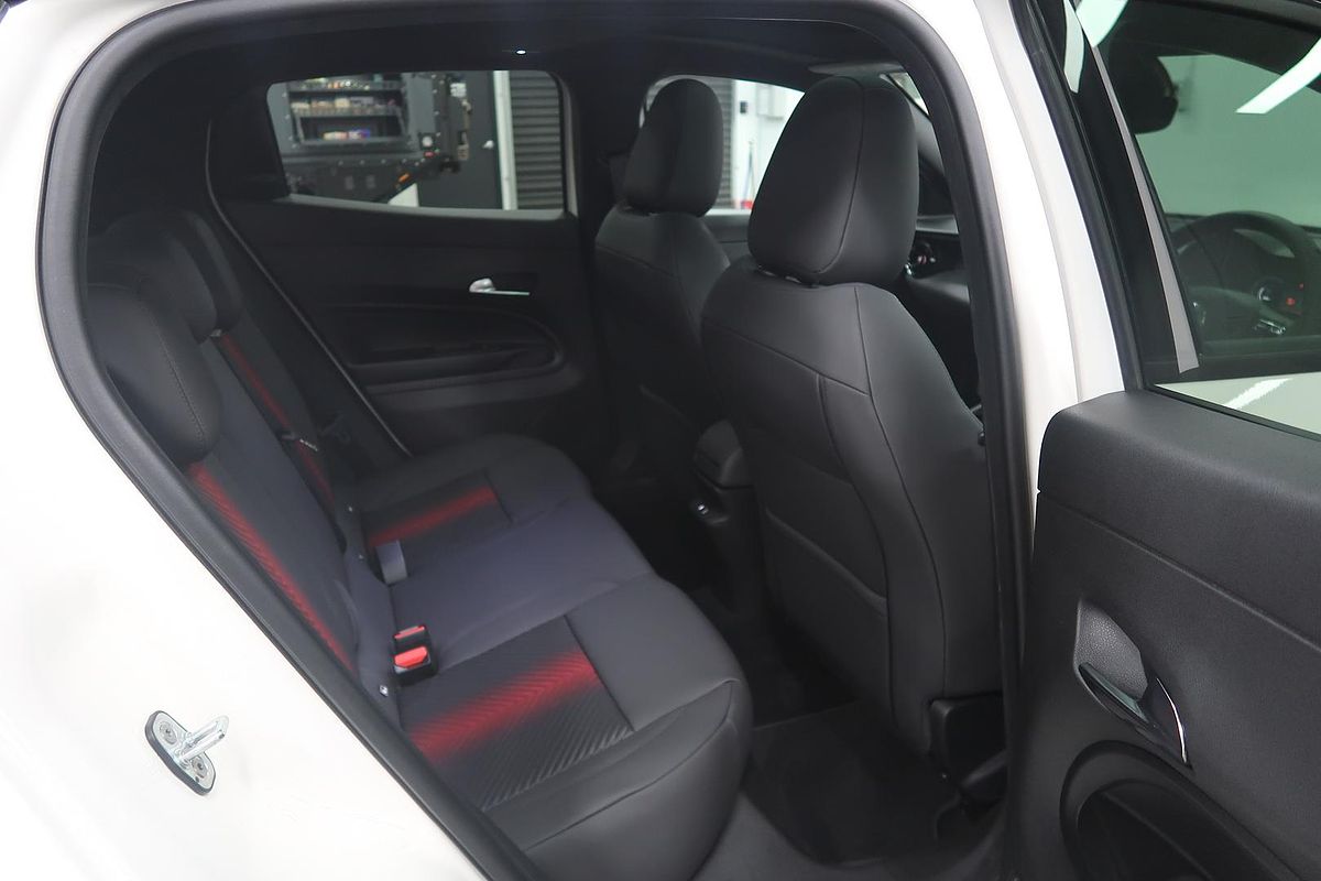 2025 Alfa Romeo Junior Ibrida