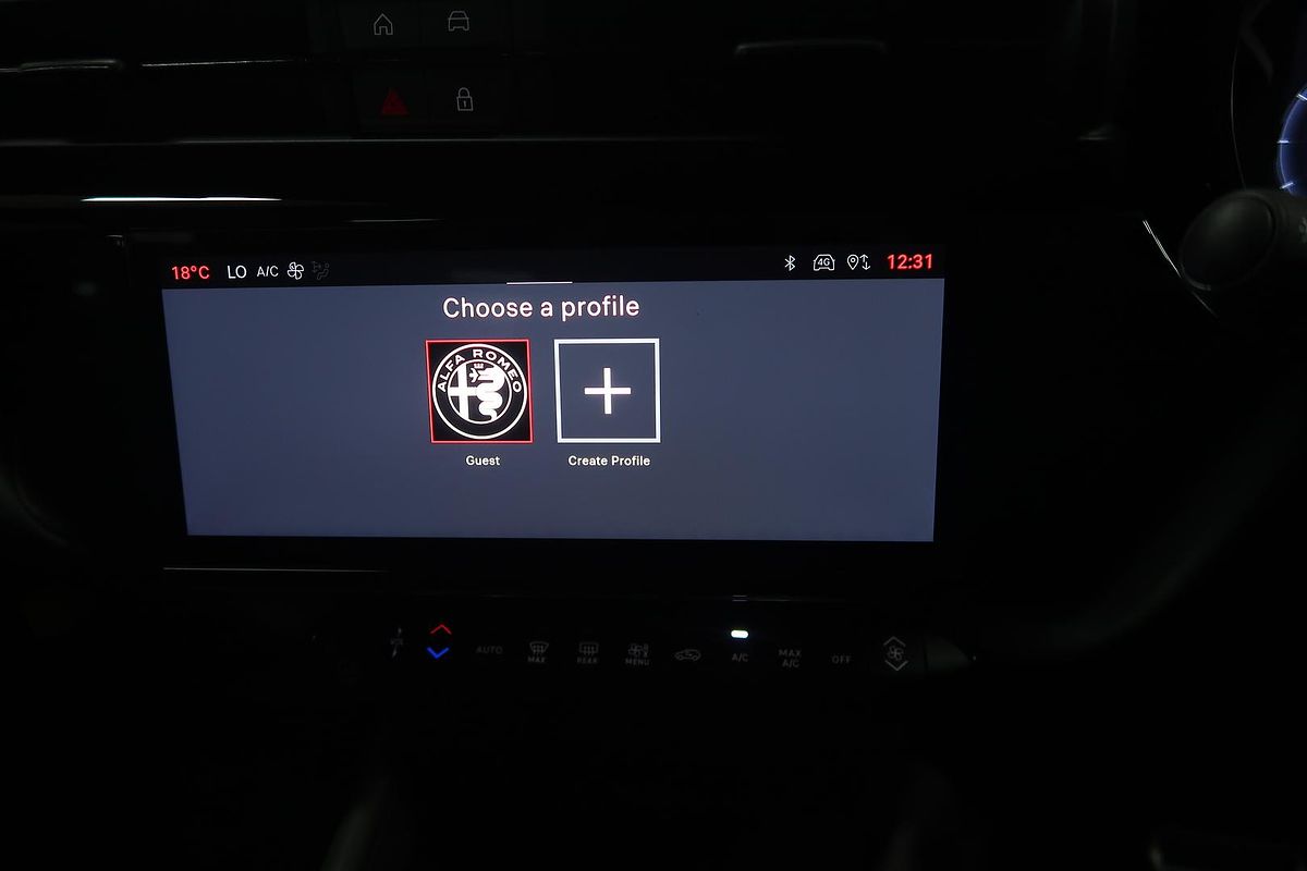 2025 Alfa Romeo Junior Ibrida