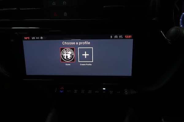 2025 Alfa Romeo Junior Ibrida