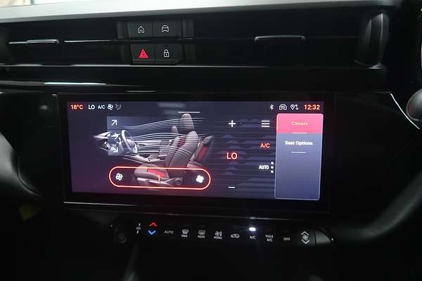 2025 Alfa Romeo Junior Ibrida