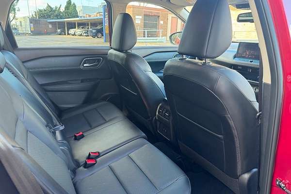 2025 Nissan X-TRAIL ST-L T33