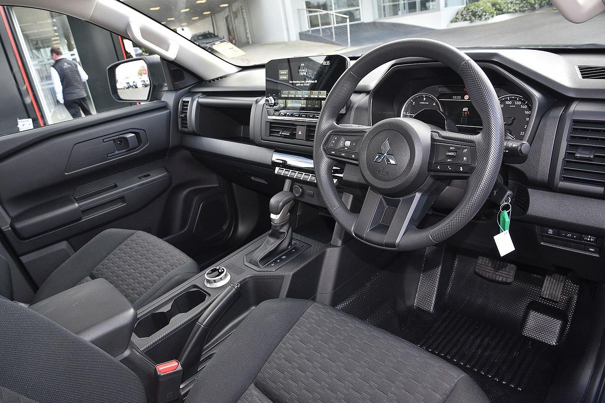 2025 Mitsubishi Triton GLX MV 4X4