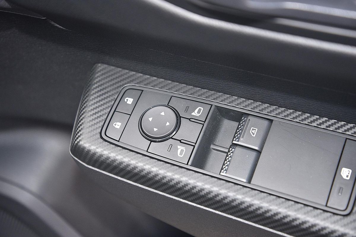 2025 Mitsubishi Triton GLX MV 4X4