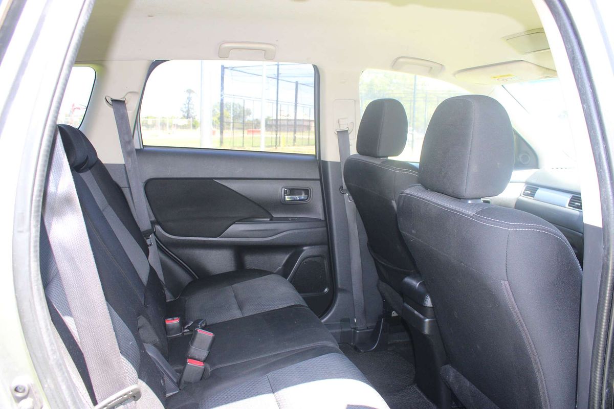 2016 MITSUBISHI OUTLANDER LS (4x2) CONTINUOUS VARIABLE 4D WAGON 4CYL