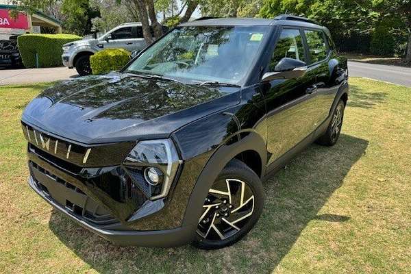 2025 Mahindra XUV 3XO AX7L