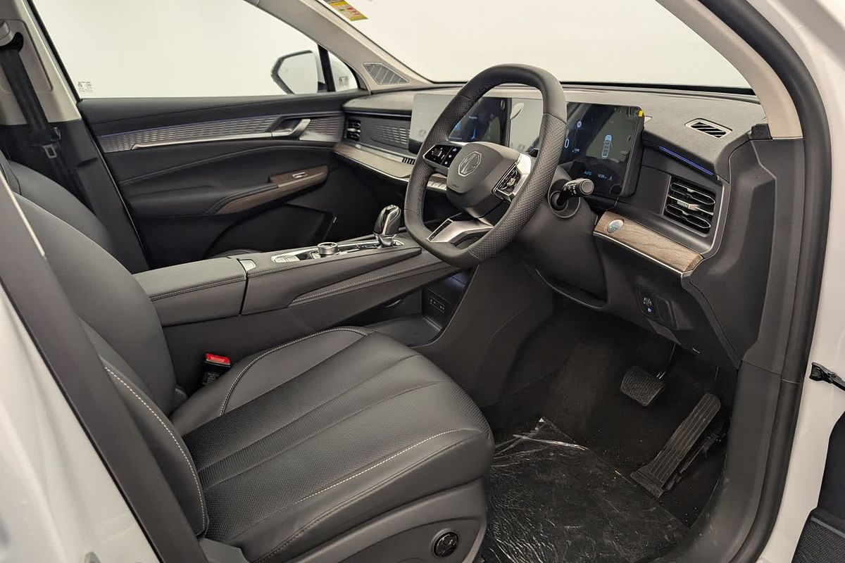 2025 MG QS Essence IS31