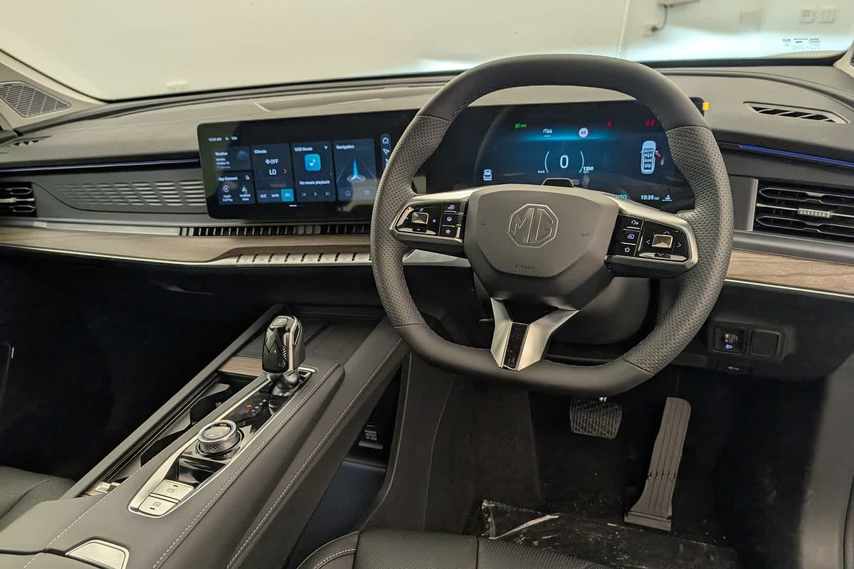 2025 MG QS Essence IS31