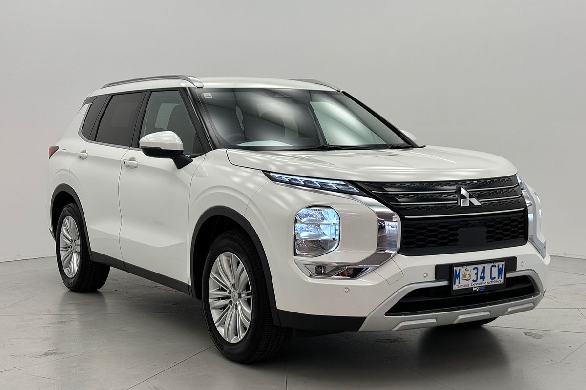 2024 Mitsubishi Outlander LS ZM