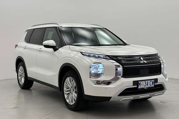 2024 Mitsubishi Outlander LS ZM