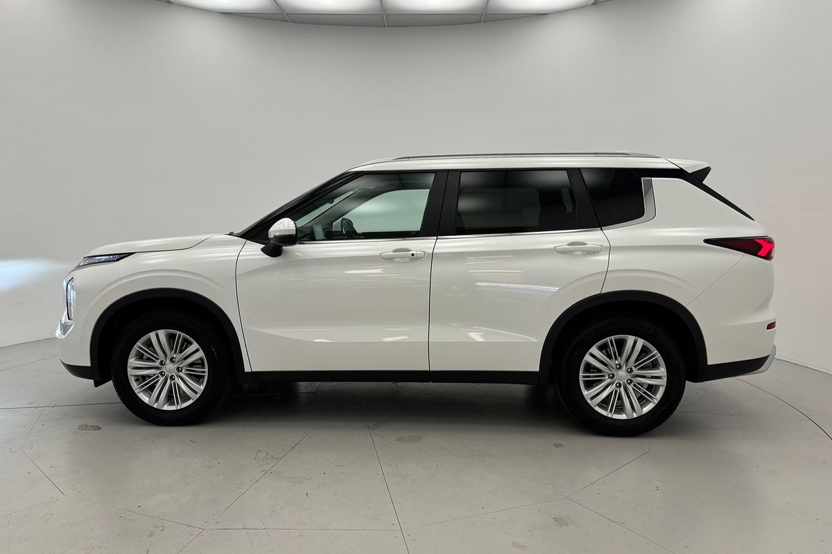 2024 Mitsubishi Outlander LS ZM