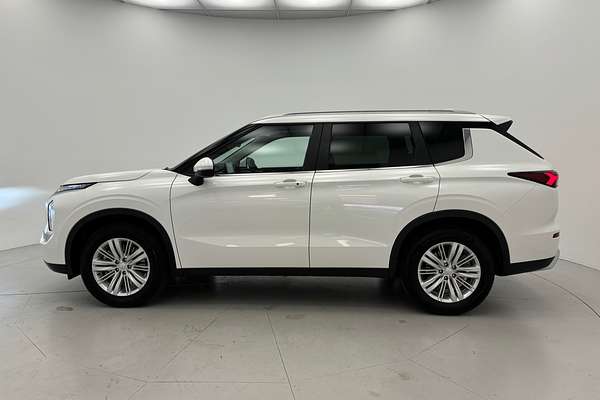 2024 Mitsubishi Outlander LS ZM