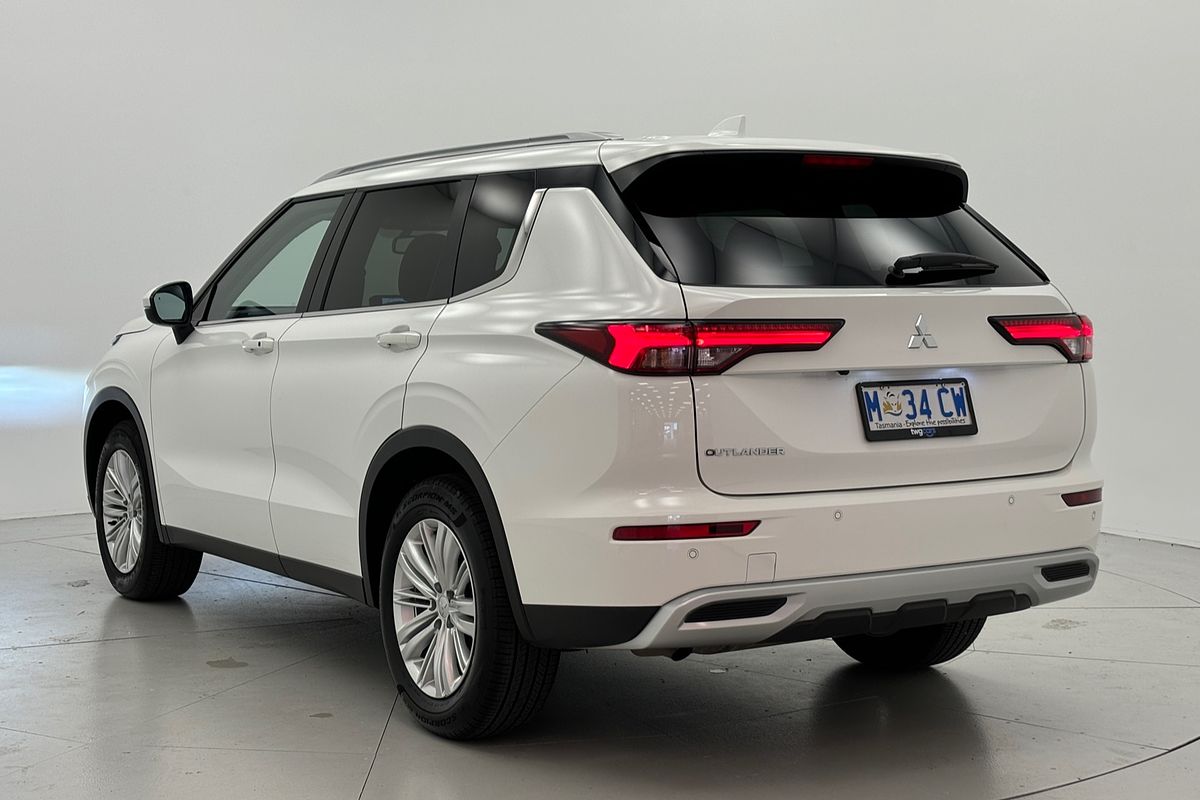 2024 Mitsubishi Outlander LS ZM