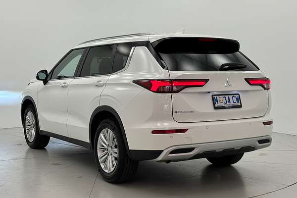 2024 Mitsubishi Outlander LS ZM